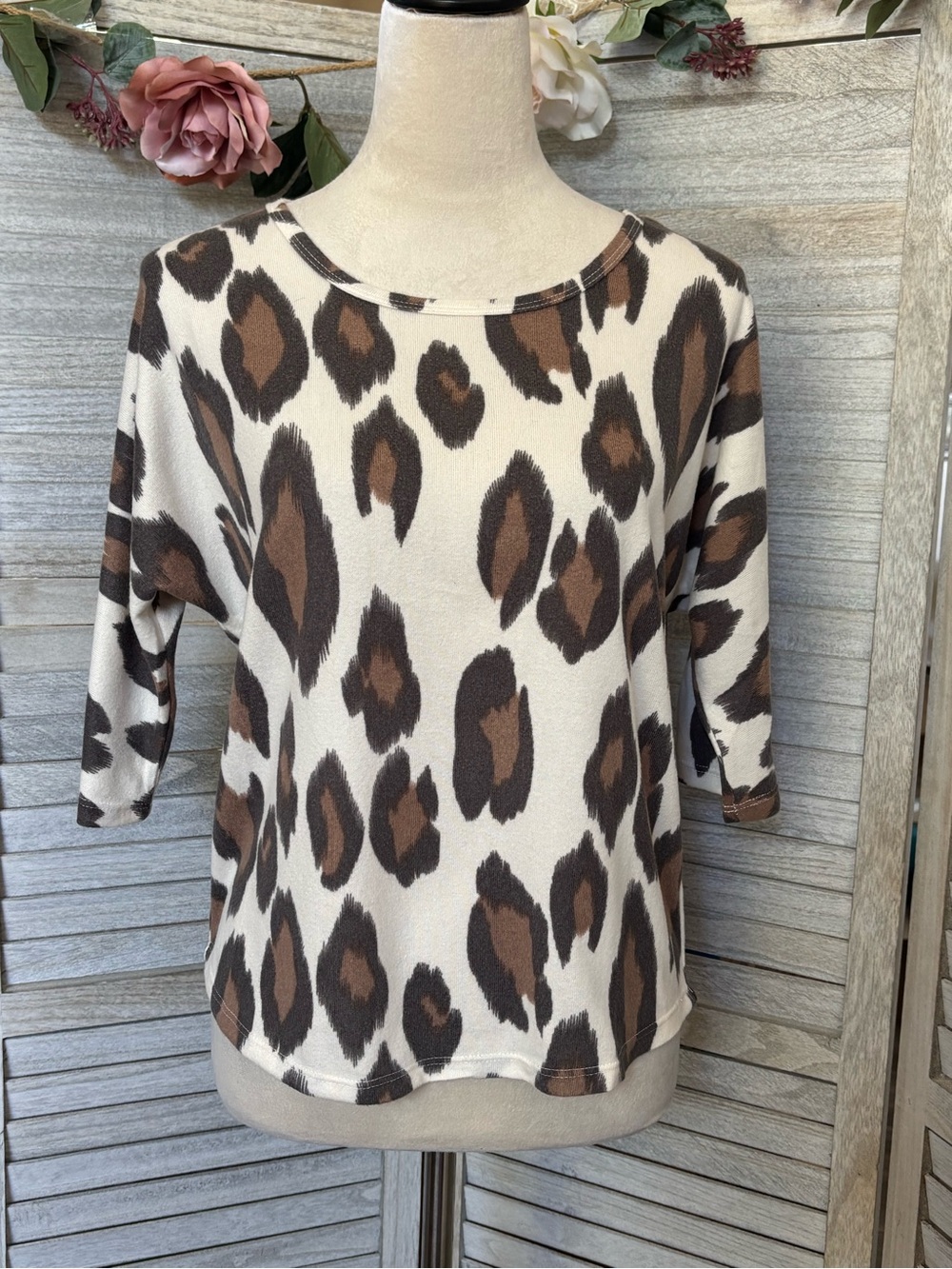 Animal Leopard Print Women’s SZ S, Very Soft Lightweight Round Neck Sweater